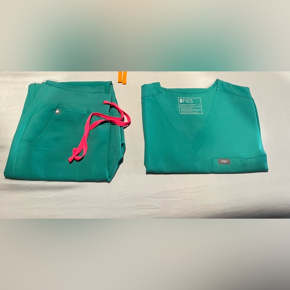 Women’s Figs Scrubs